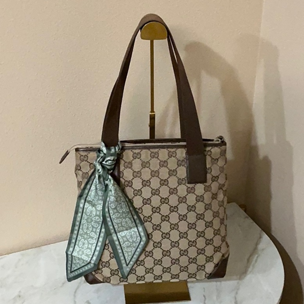 Authentic!!! Gucci GG canvas tote bag with brown leather comes with COA - Picture 2 of 9